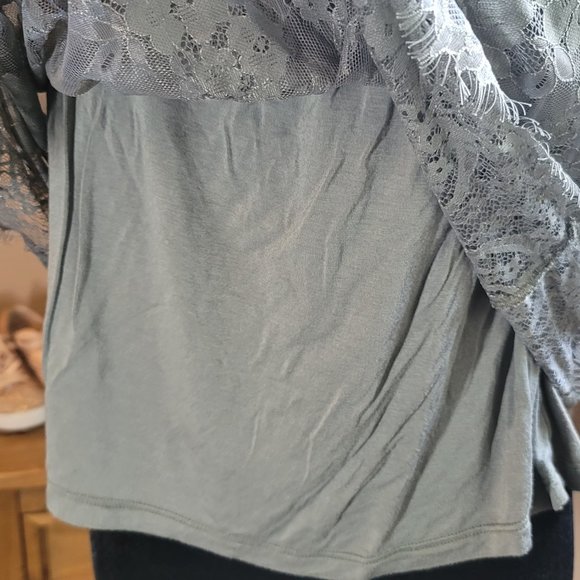 American Eagle Crop Top in SIze S - Picture 8 of 13